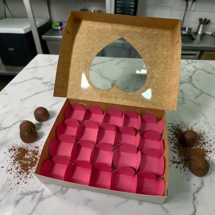 Caja visor corazón blanca 20 bombones
